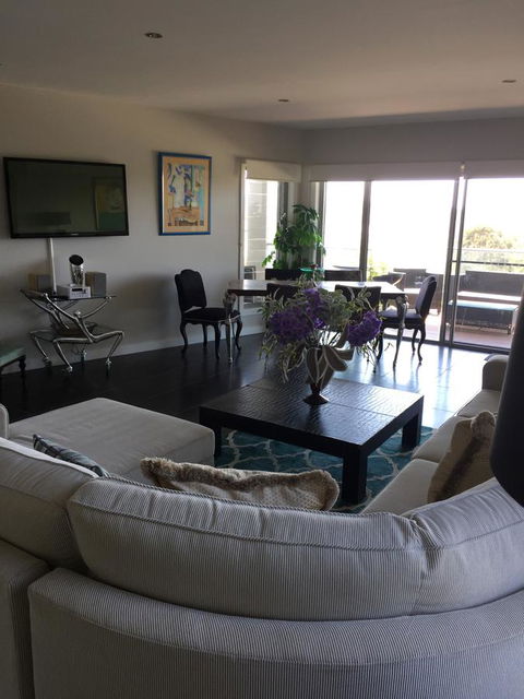 Churchill View Forster - Lightning Ridge Tourism 28