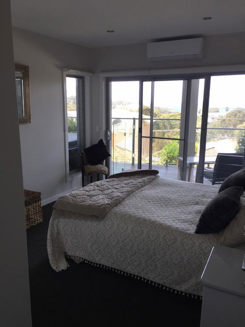 Churchill View Forster - Lightning Ridge Tourism 26