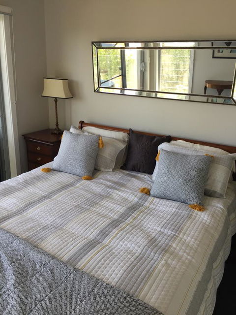 Churchill View Forster - Lightning Ridge Tourism 30