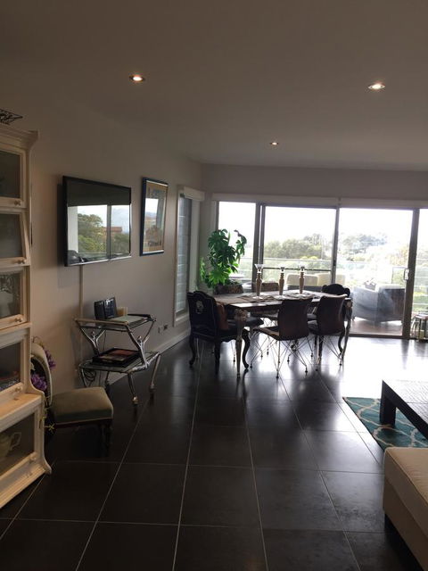 Churchill View Forster - Lightning Ridge Tourism 18