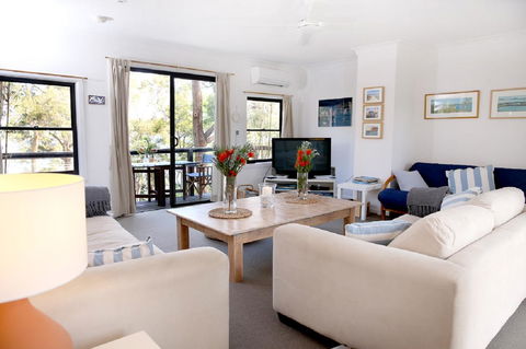 Refuge Cove On Pittwater - Lightning Ridge Tourism 5