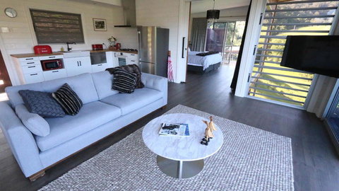Amaroo Valley Springs - Lightning Ridge Tourism 24