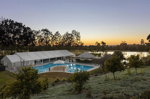 Oaks Cypress Lakes Resort - Lightning Ridge Tourism 31