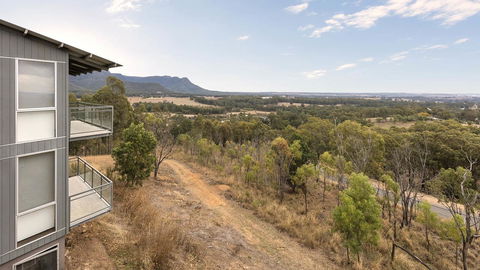 Oaks Cypress Lakes Resort - Lightning Ridge Tourism 1