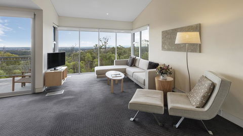Oaks Cypress Lakes Resort - Lightning Ridge Tourism 2