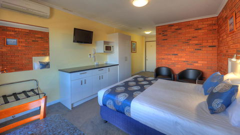 Pelican Motor Inn - Lightning Ridge Tourism 15