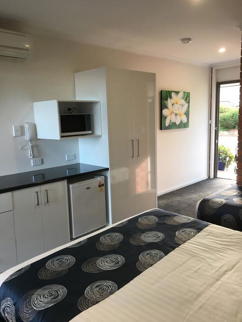 Pelican Motor Inn - Lightning Ridge Tourism 41