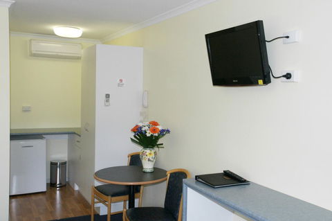 Pelican Motor Inn - Lightning Ridge Tourism 32