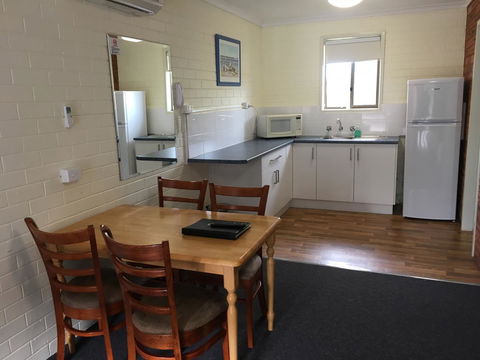 Pelican Motor Inn - Lightning Ridge Tourism 13