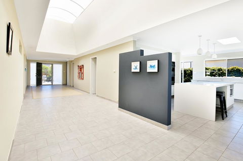 Neptune I Absolute Beachfront I Stunning Views - Lightning Ridge Tourism 24