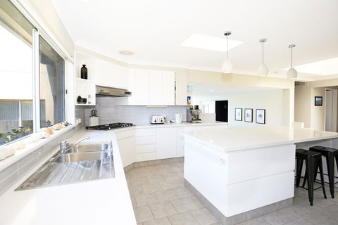 Neptune I Absolute Beachfront I Stunning Views - Lightning Ridge Tourism 8