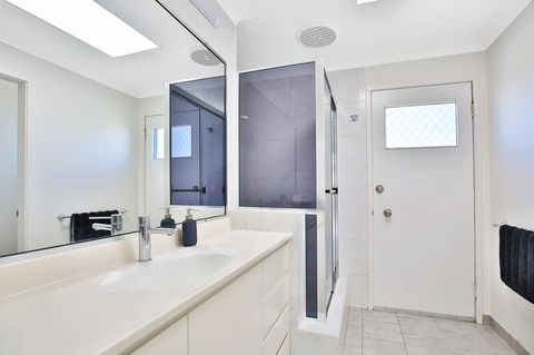 Neptune I Absolute Beachfront I Stunning Views - Lightning Ridge Tourism 19