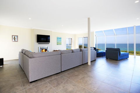 Neptune I Absolute Beachfront I Stunning Views - Lightning Ridge Tourism 3