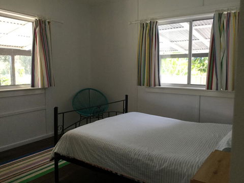 Hat Head Beach Cottage 1 - Lightning Ridge Tourism 18