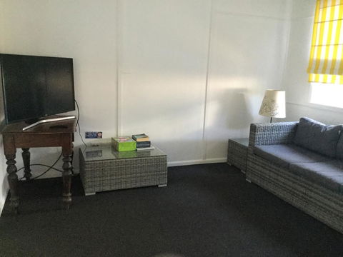 Hat Head Beach Cottage 1 - Lightning Ridge Tourism 17