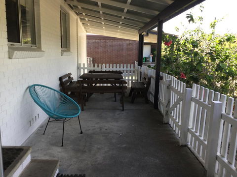 Hat Head Beach Cottage 1 - Lightning Ridge Tourism 3