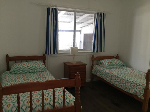Hat Head Beach Cottage 1 - Lightning Ridge Tourism 11