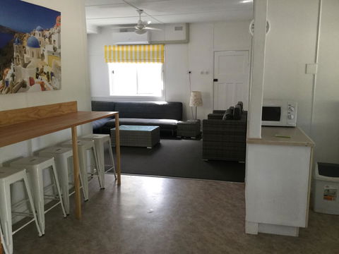 Hat Head Beach Cottage 1 - Lightning Ridge Tourism 5