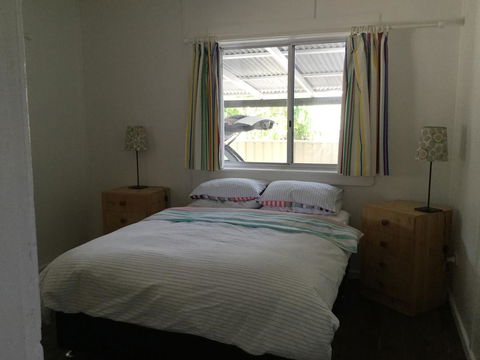 Hat Head Beach Cottage 1 - Lightning Ridge Tourism 6