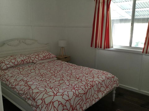 Hat Head Beach Cottage 1 - Lightning Ridge Tourism 10