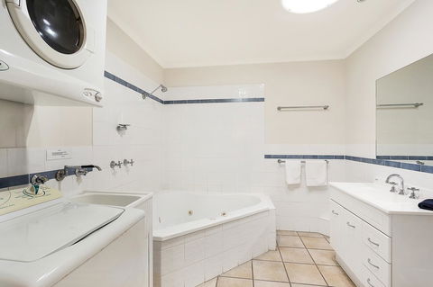 Sails Luxury Apartments Merimbula - Lightning Ridge Tourism 26