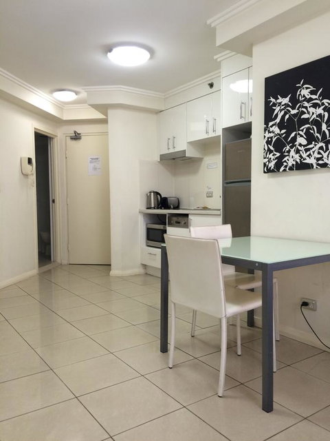 Fiori Apartments - Lightning Ridge Tourism 8