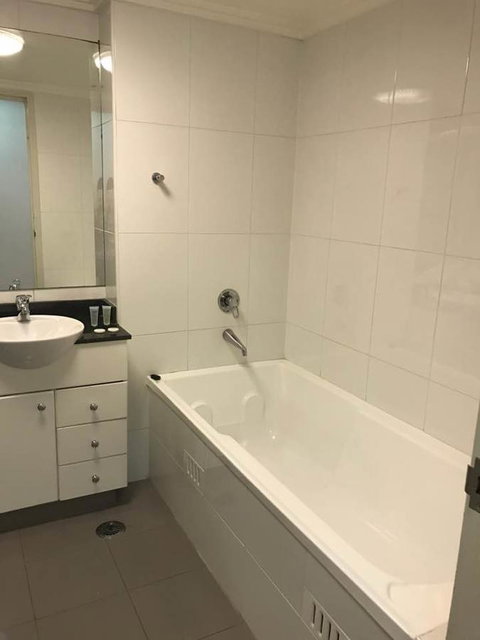 Fiori Apartments - Lightning Ridge Tourism 26