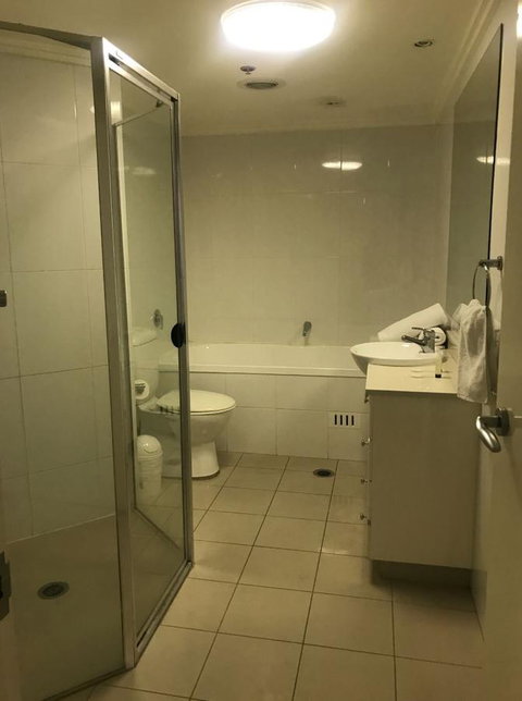 Fiori Apartments - Lightning Ridge Tourism 10