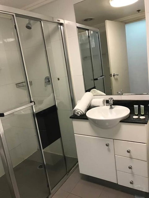 Fiori Apartments - Lightning Ridge Tourism 20