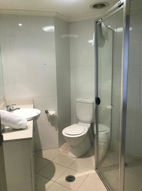 Fiori Apartments - Lightning Ridge Tourism 12