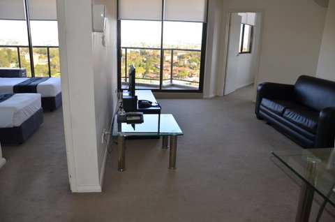 Fiori Apartments - Lightning Ridge Tourism 28