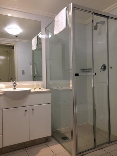 Fiori Apartments - Lightning Ridge Tourism 13