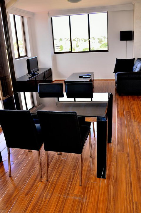 Fiori Apartments - Lightning Ridge Tourism 3