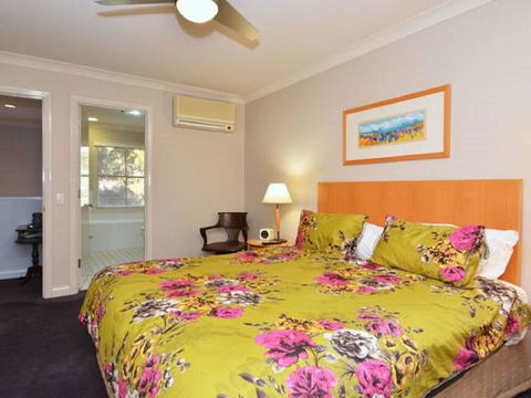 Villa 3br Chianti Villa Located Within Cypress Lakes Resort - Lightning Ridge Tourism 9
