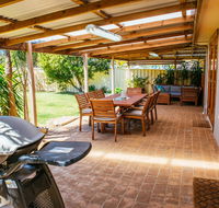 Sunbaker Beach House - Lightning Ridge Tourism