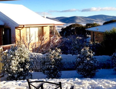 Jindabyne Executive - Lightning Ridge Tourism 10
