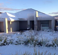 Jindabyne Executive - Lightning Ridge Tourism