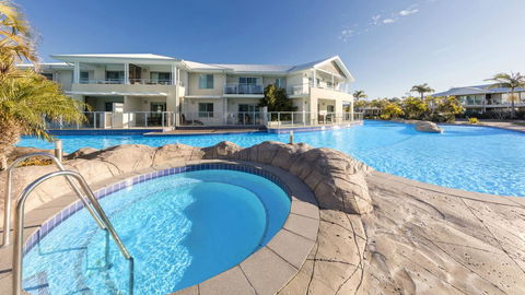 Oaks Port Stephens Pacific Blue Resort - Lightning Ridge Tourism 1