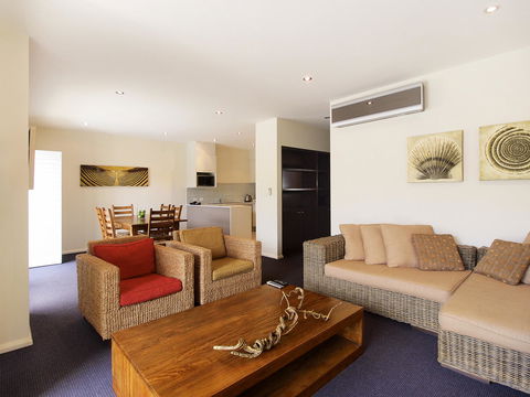 Oaks Port Stephens Pacific Blue Resort - Lightning Ridge Tourism 5