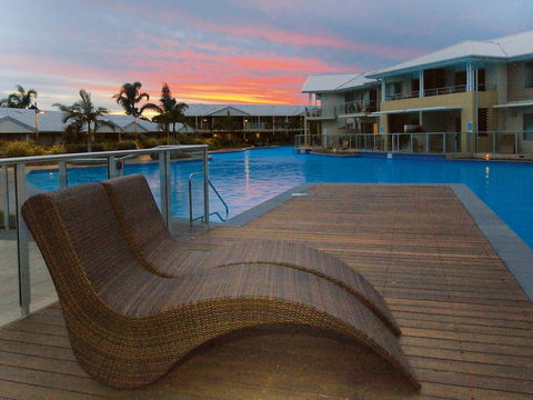 Oaks Port Stephens Pacific Blue Resort - Lightning Ridge Tourism 7