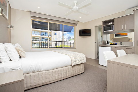 Manly Paradise Motel & Apartments - Lightning Ridge Tourism 14