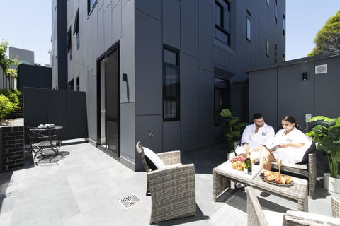 Holiday Inn & Suites - Parramatta Marsden Street, An IHG Hotel - Lightning Ridge Tourism 3