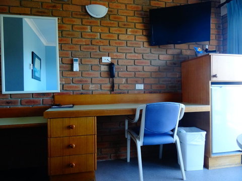 Sapphire Waters Motor Inn - Lightning Ridge Tourism 28
