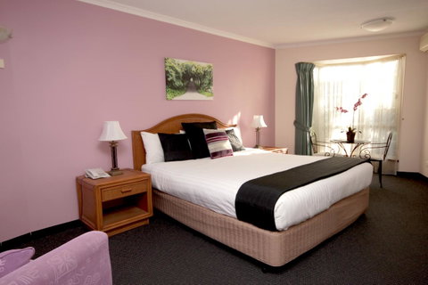 Sapphire Waters Motor Inn - Lightning Ridge Tourism 4