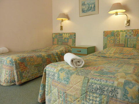 Sapphire Waters Motor Inn - Lightning Ridge Tourism 39