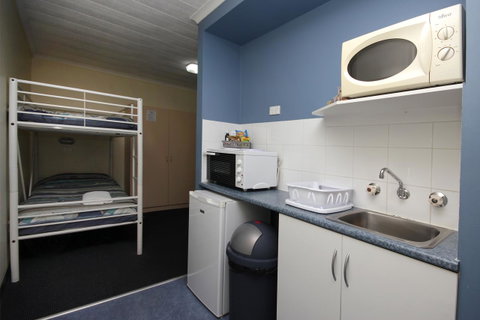 Sapphire Waters Motor Inn - Lightning Ridge Tourism 22