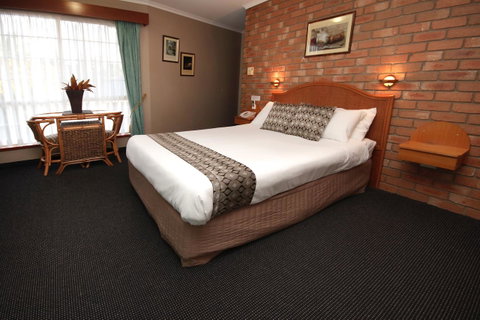 Sapphire Waters Motor Inn - Lightning Ridge Tourism 16
