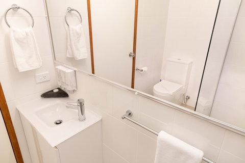 Sapphire Waters Motor Inn - Lightning Ridge Tourism 2