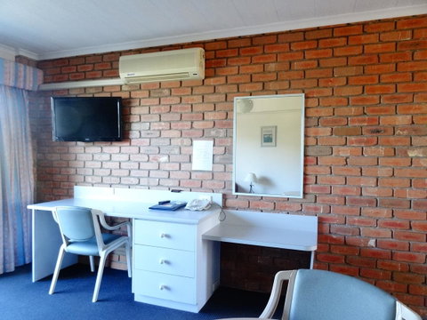 Sapphire Waters Motor Inn - Lightning Ridge Tourism 26