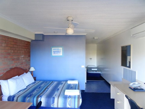 Sapphire Waters Motor Inn - Lightning Ridge Tourism 30